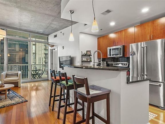 3rd image of 44 Peachtree Pl #1225