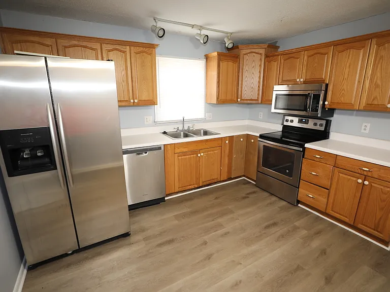 1815 Paisley Ave — Photo 2