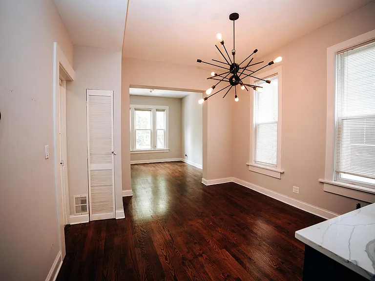 1241 W Barry Ave #1 — Photo 9