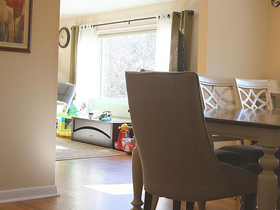 Dining room / hardwood floor