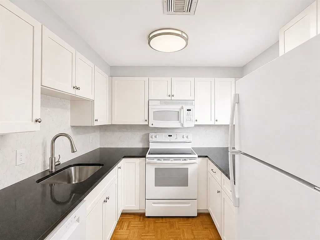 2 bed, 2.0 bath, 952 sqft, $3,600 — Photo 3