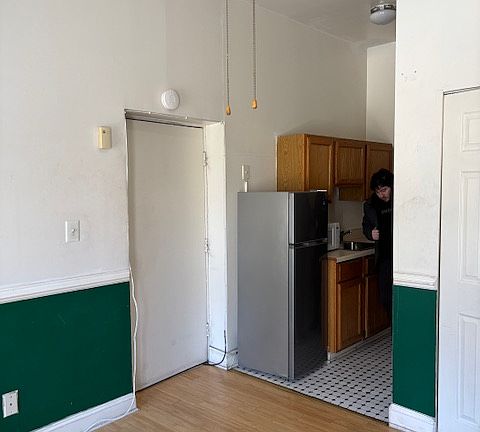 3rd image of 108 S Patterson Park Ave