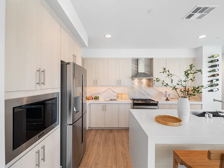2111 N Cahuenga Blvd #A-1 — Photo 10
