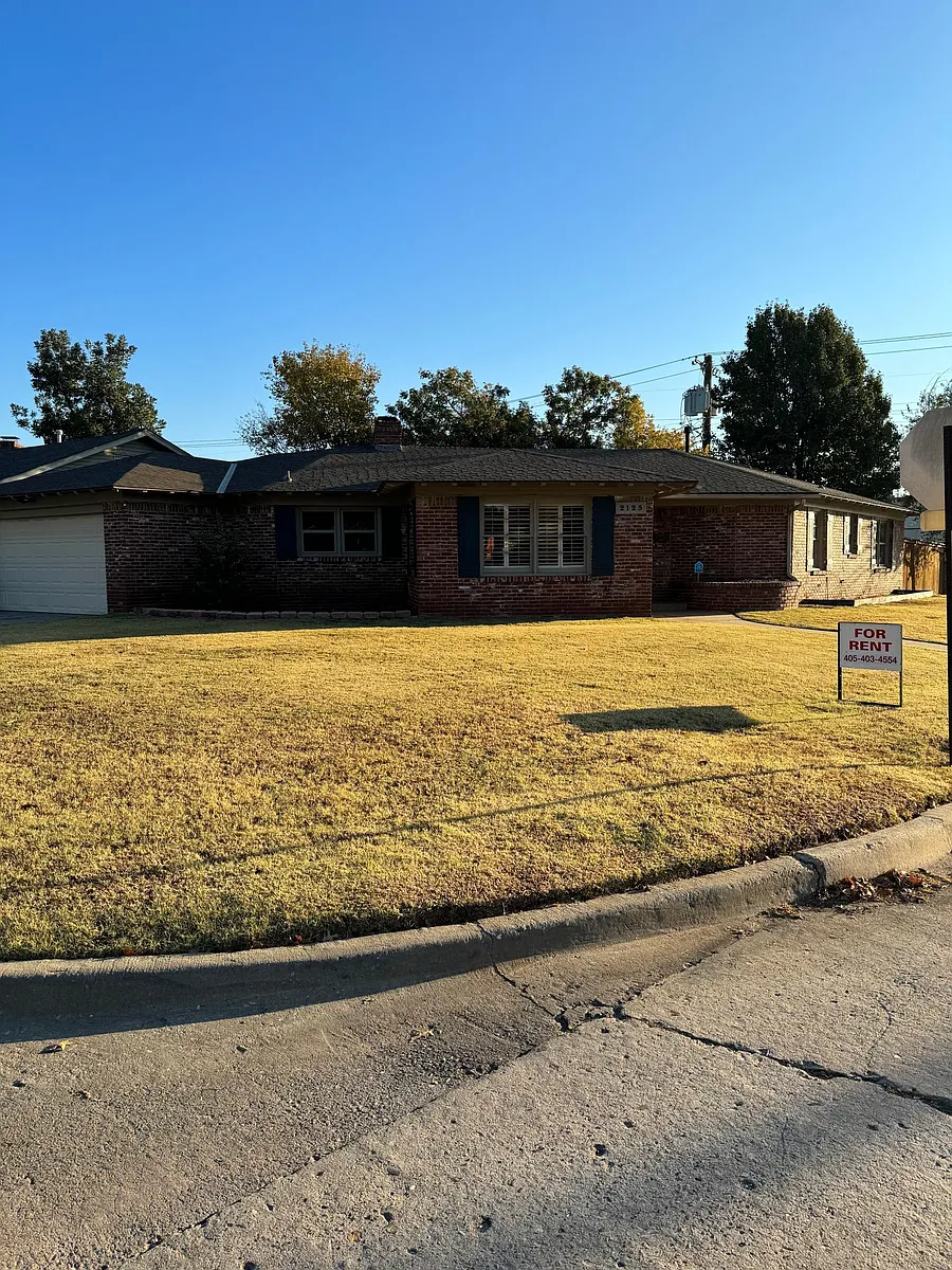 Building Photo - 2125 Belleview Dr