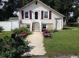 464 Adirondack Dr, Farmingville, NY 11738