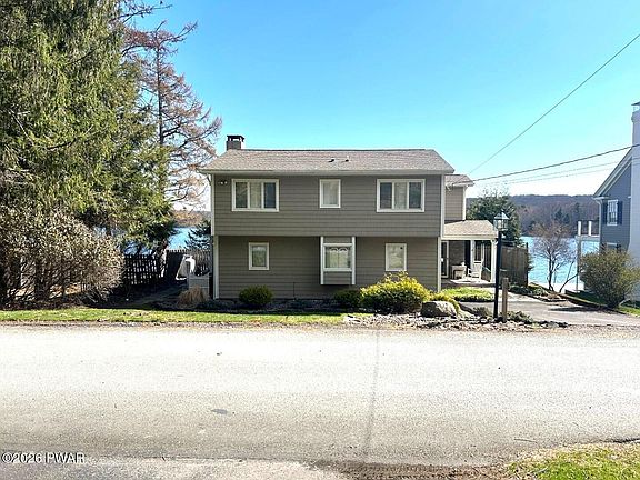 3rd image of 114 Shore Rd