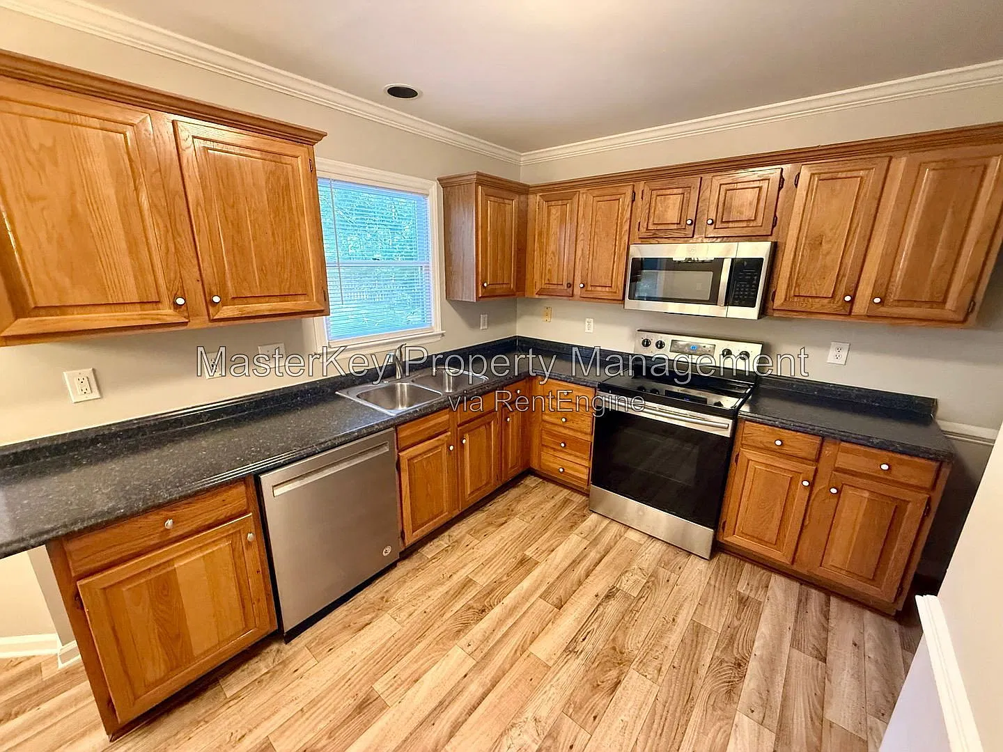 3 bed, 2.5 bath, 1995 sqft, $1,995 — Photo 4
