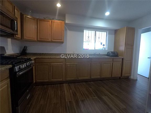 4th image of 1820 Sweeney Ave