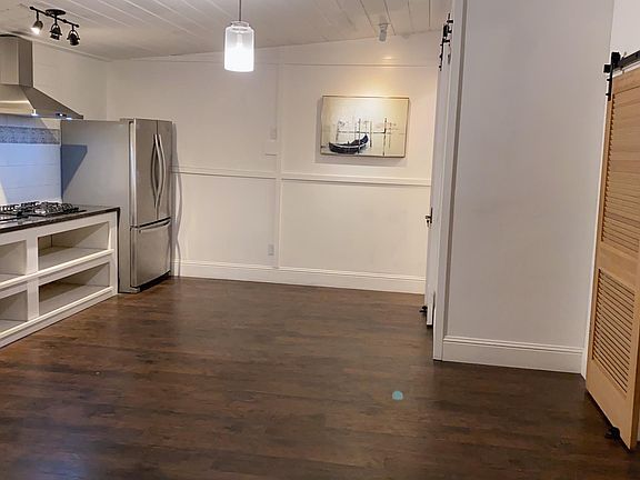 4th image of 412 E 12th St