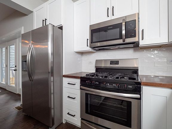 4th image of 4744 N Rockwell St #1