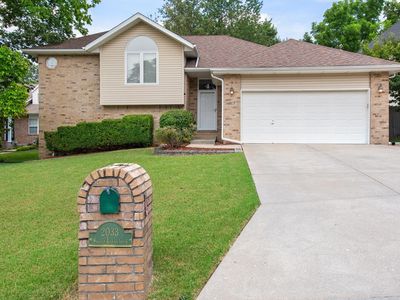 2033 W Willow Lakes Cove, Springfield, MO, 65810