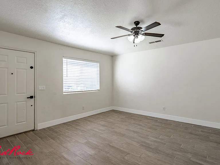 441 E Sunland Dr #6 — Photo 3