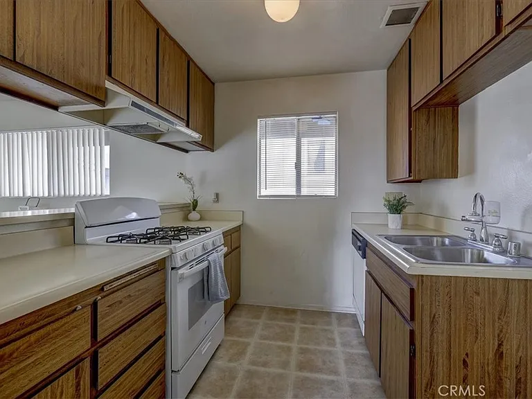 615 Utica Ave #4 — Photo 9