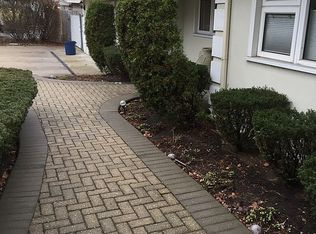 6859 Parkside Ave, Countryside, IL 60525