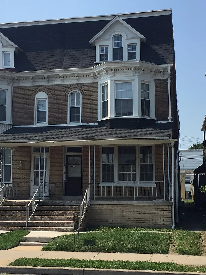 1st Floor Apartment on the Avenues! A/C, Yard-York City — Photo 1