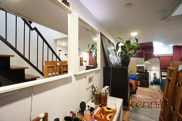 Rented by Rennit Inc. | media 32