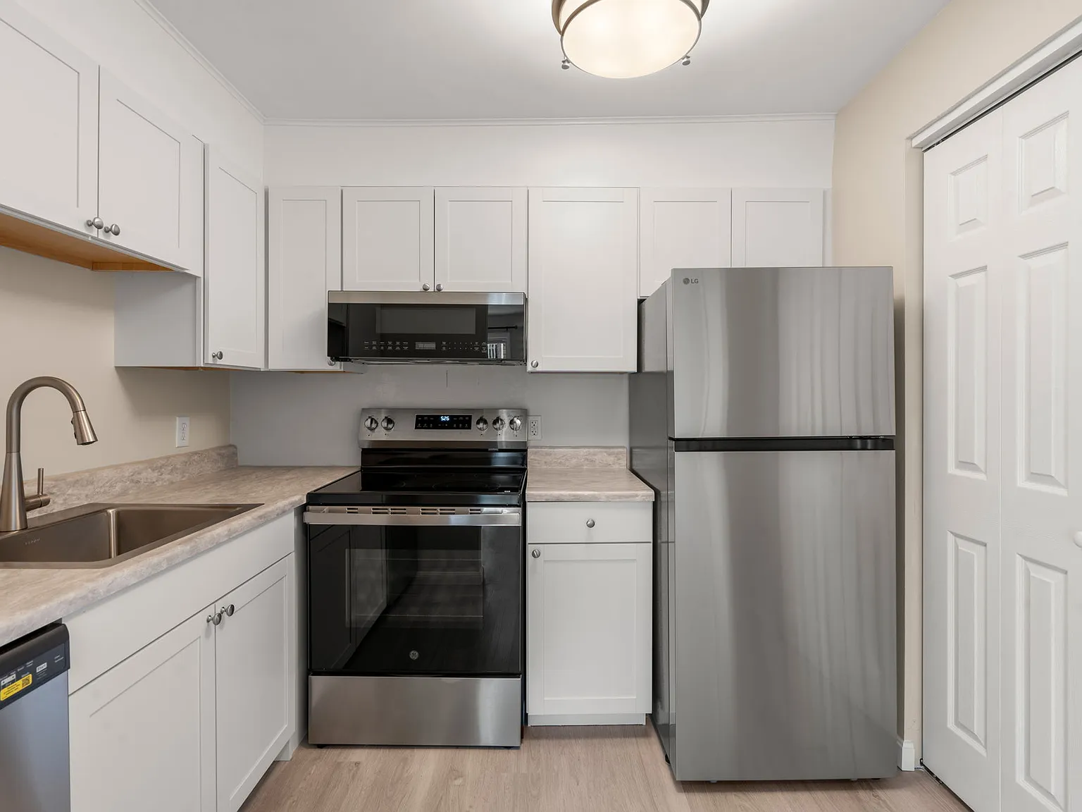 1 bed, 556 sqft, $2,000 — Photo 4