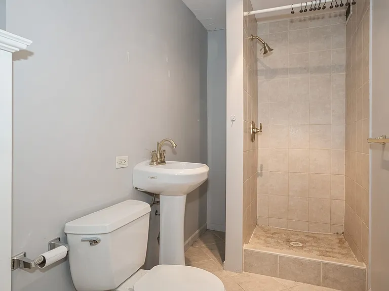 400 E Randolph St #3022 — Photo 8
