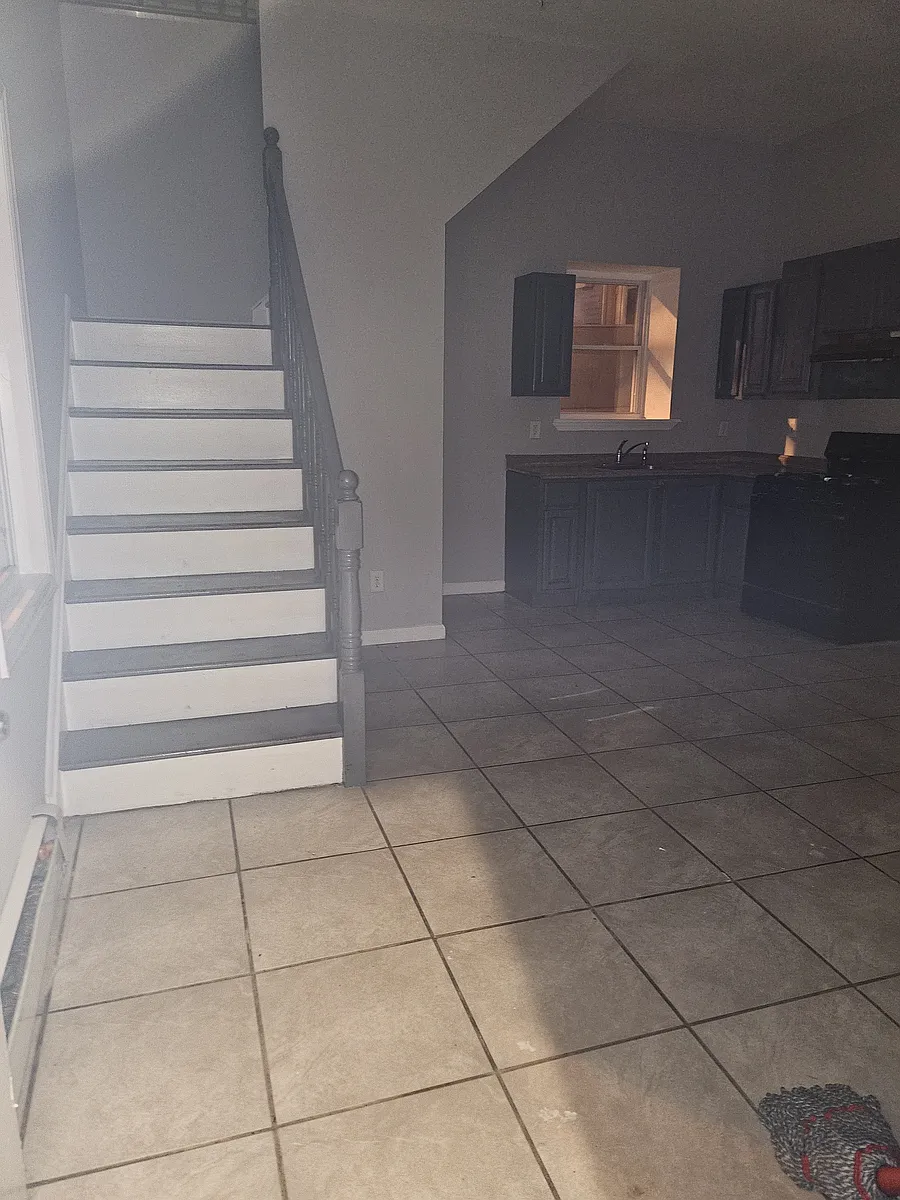 Building Photo - 410 1st Ave #1