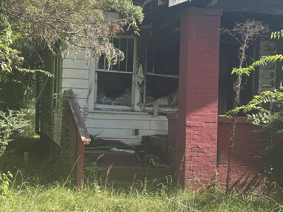 2nd image of 613 Fulton Ave SW