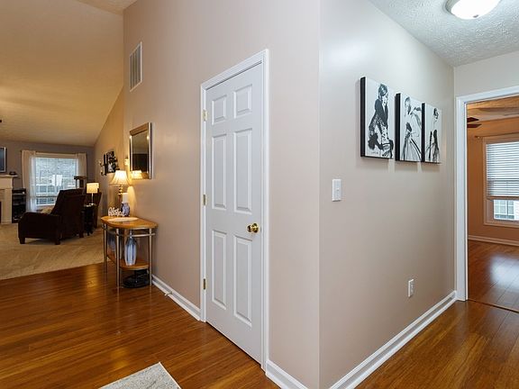 3rd image of 1810 Charleston Oak Cir