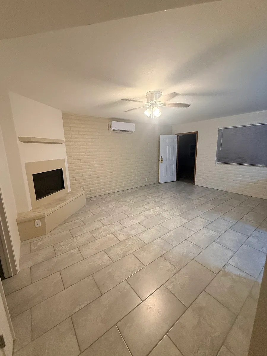 Building Photo - 227 E Lester St #1