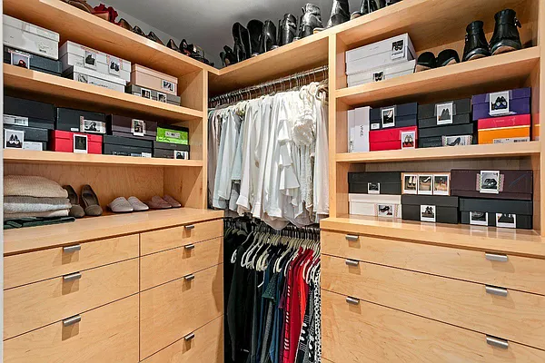 Sold by Level Group | media 21