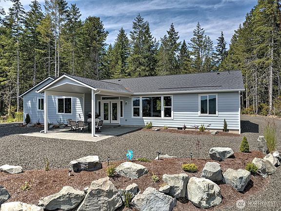 5th image of 361 NE Southridge Drive