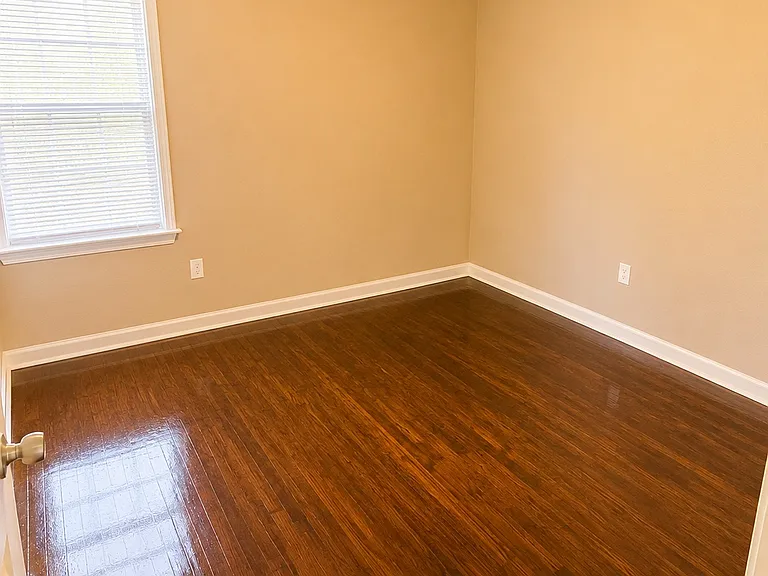 734 Montclair Pl — Photo 9