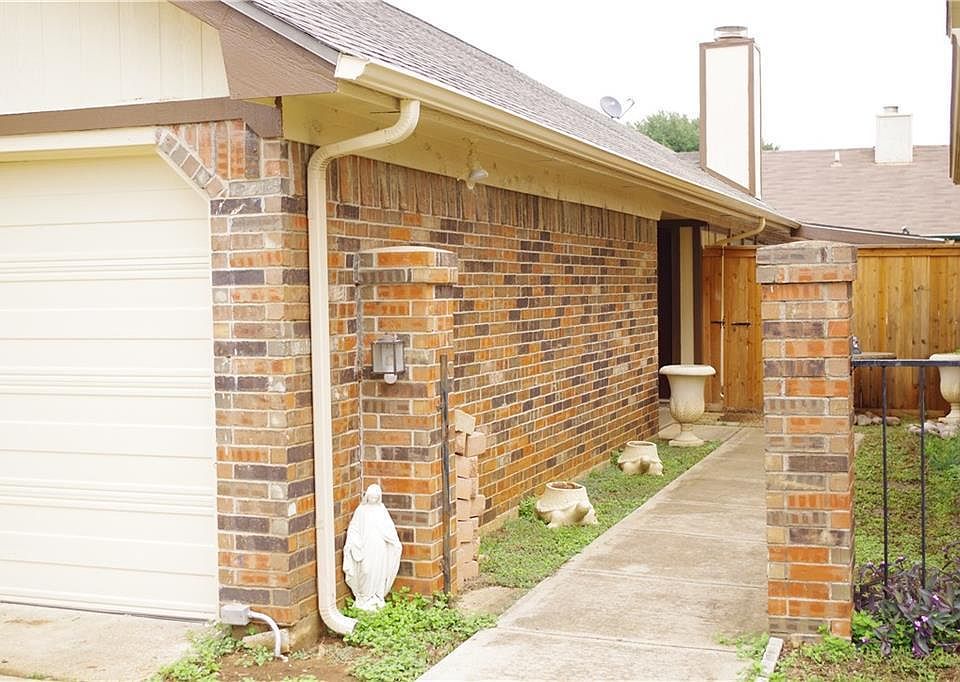 1st image of 1904 Woodhall Way