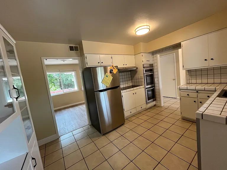 49 Meadow View Rd — Photo 2