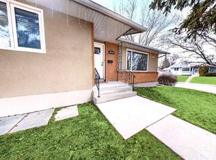 5219 N Valiant Dr NW, Calgary, AB T3A 0Y6