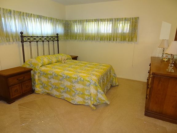 5th image of 9241 Robinson Ave