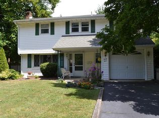 33 Sylvia Ter, New Monmouth, NJ 07748