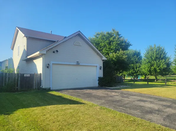 1202 E Greystone Dr, Round Lake Beach, IL 60073