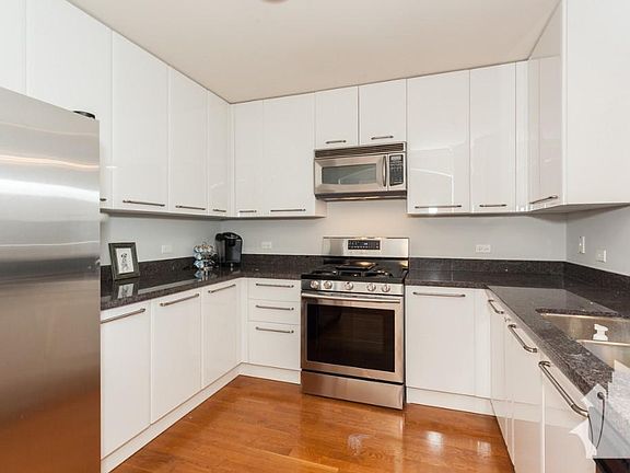 4th image of 420 E Waterside Dr #2015