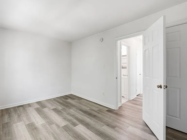 541 Colecroft Ct — Photo 17