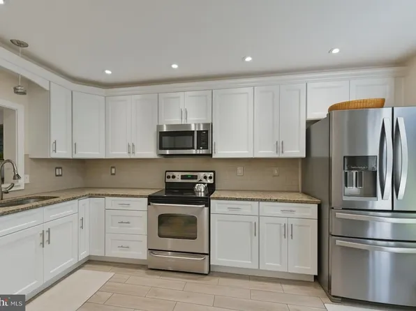 100 Victoria Dr, Montgomeryville, PA 18936