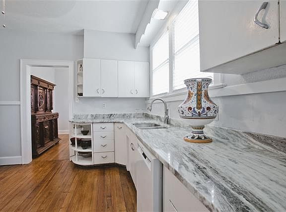 5th image of 866 N McLean Blvd