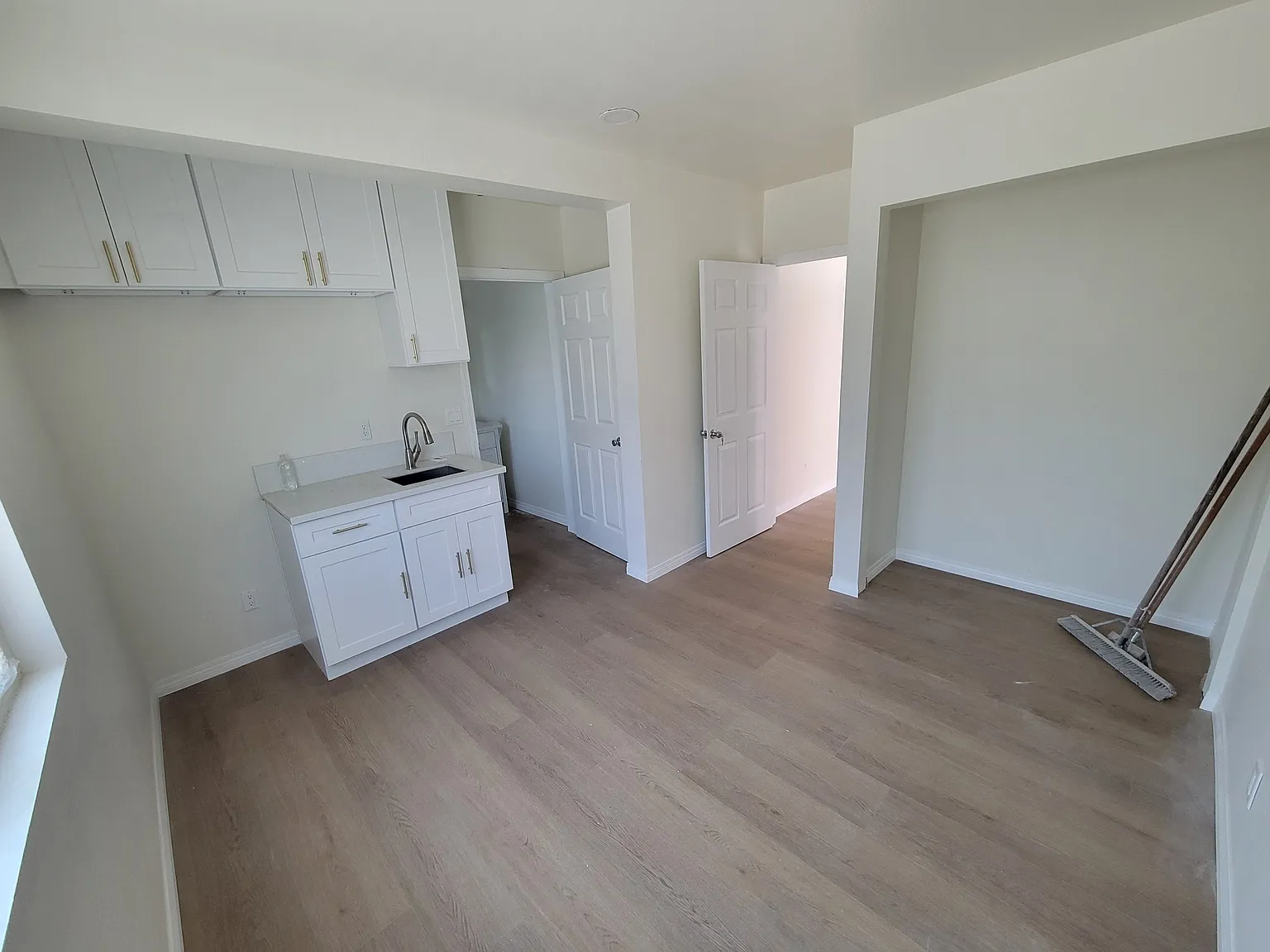 Studio, 200 sqft, $1,000 — Photo 3