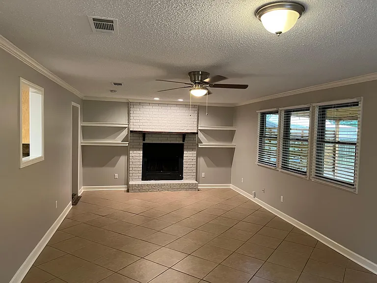 209 Rita Dr — Photo 4