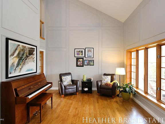 3rd image of 2750 Mission Hills Ct SE