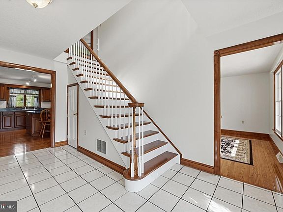 5th image of 412 Ruebuck Rd