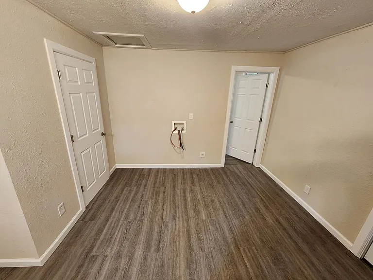 2345 N Prospect Ave — Photo 7