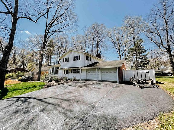 3rd image of 315 Dogwood Ln SE
