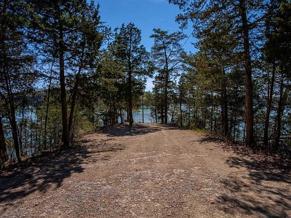 4th image of 301 Lakeshore Dr