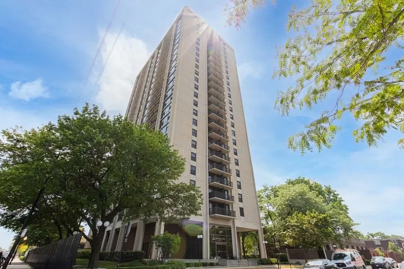 1st image of 2605 S Indiana Ave Unit 1806