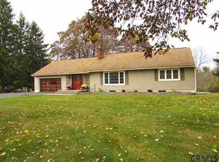 10 Wayto Ln, Ballston Lake, NY 12019