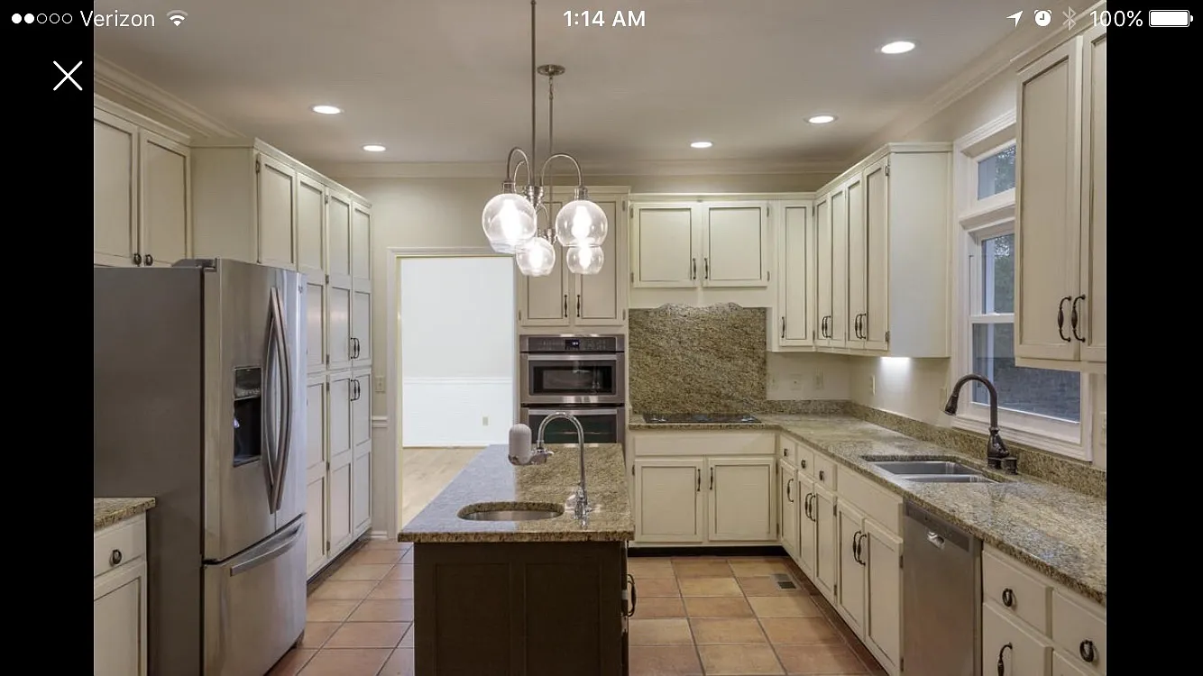 5 bed, 4444 sqft, $3,995 — Photo 2