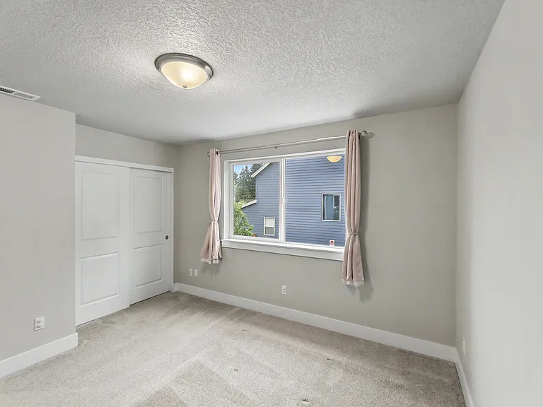17555 SW Sunview Ln — Photo 18
